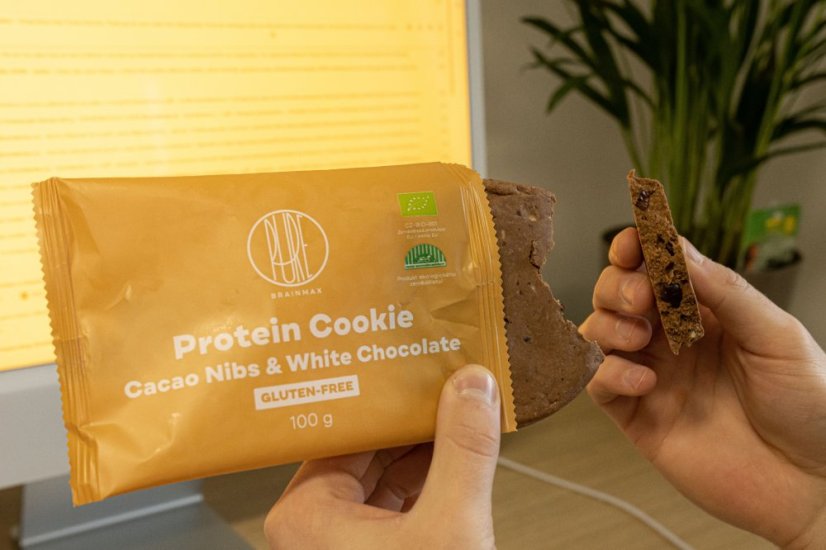 BrainMax Pure Protein Cookie, Kakaové boby & Bílá čokoláda, BIO, 100 g